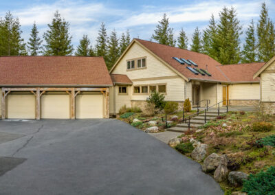 Beautiful Custom-Built Home on 5 Acres in Ravensdale!